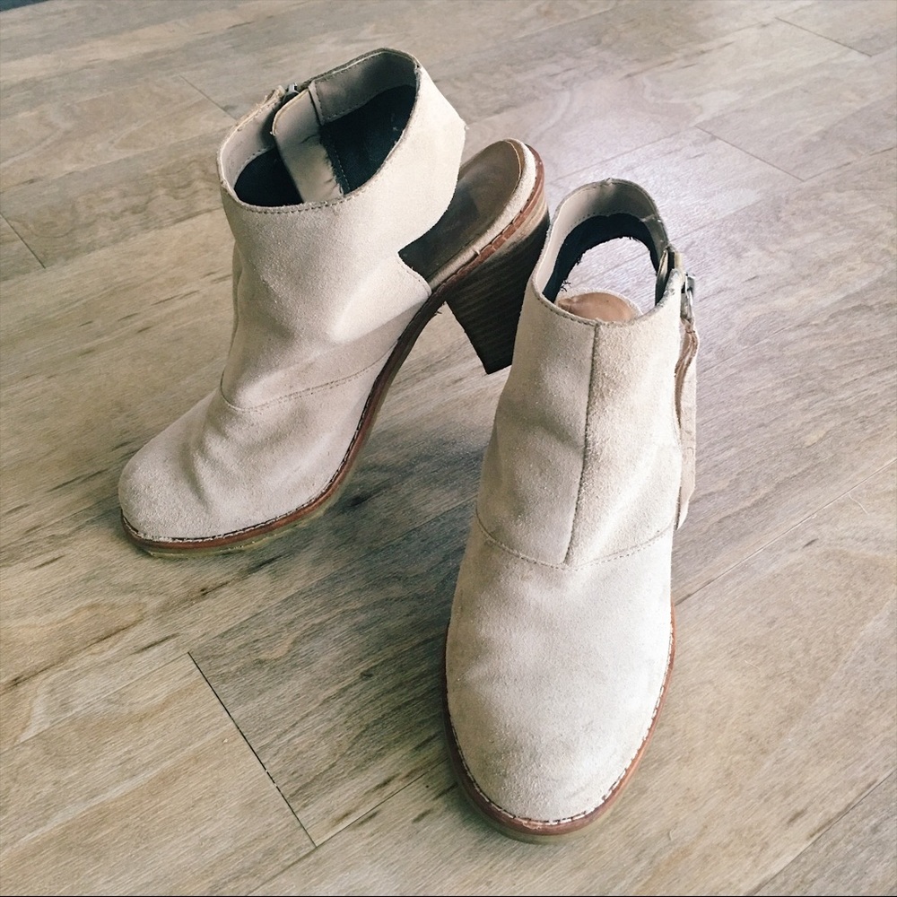 Dolce Vita || Tan Suede Slingback Fringe Booties